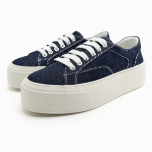 Jeans sneakers Zara - Använda en gång, säljer pga lite stora.