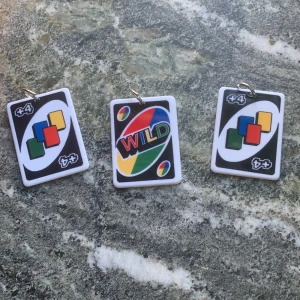 Uno kort - Fina berlocker som vi efter beställning gör till smycken! 