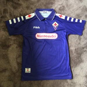 fiorentina tröja med bastituta M - Batistuta fotbollströja size M