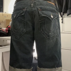 True religion shorts - Jättesnygga true religion shorts/jorts som tyvärr va förstora på mig💓
