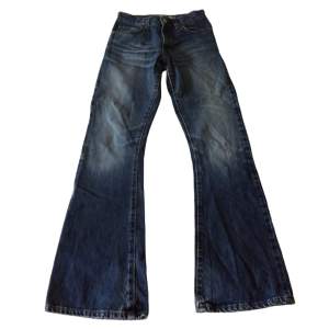 Vintage bootcut jeans från Crocker! Jeansen är i tjockt jeanstyg och i bra skick!