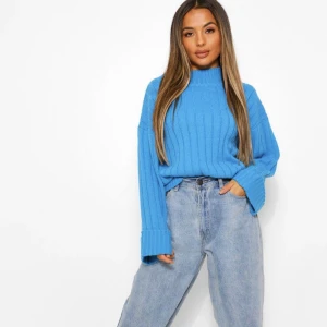 Stickad tröja  - Säljer denna gulliga stickade tröja från boohoo. Använd fåtal gånger, storlek S. 