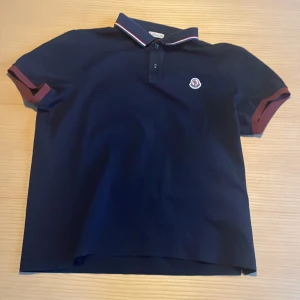 Moncker piké - Fräsch piké i gott skick. Skriv för närmare bilder, bilder med tröjan på eller för qr kod.