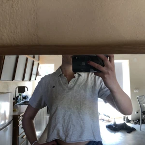 Croppad top - Jättesnygg croppad top med krage. Från Scotch & Soda storlek S. 50kr🤩