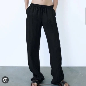 Linnebyxor  - Linnebyxor från zara. storlek S men har sytt upp som en bit men passar perfekt för mig som är 165. 