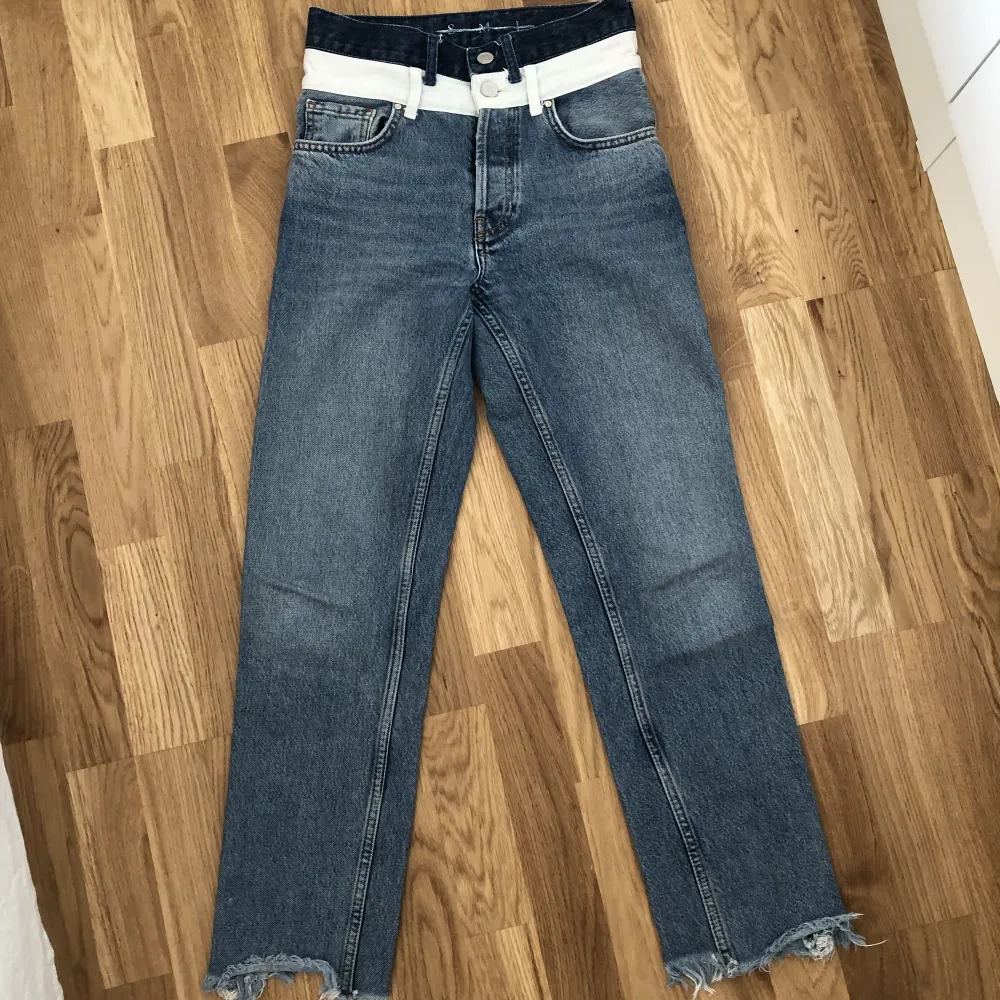 Häftiga jeans i storlek XS. Jeans & Byxor.