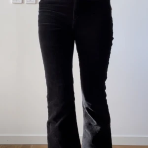 Jeans - Säljer mina jeans i Manchester material! De är inte använda så många gånger! Säljer för 80kr+frakt