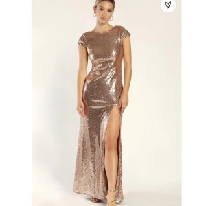 Glitterklänning - Superfestlig klånning från Lulus i storlek XS!💞 använd 1 gång så superbra skick. Köpt för 1100kr säljer för 700kr :)