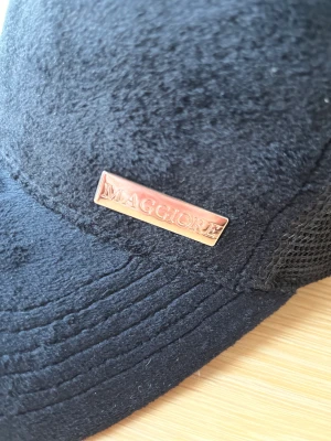 Maggiore keps - Svart Maggiore, sparsamt använd. Ordinarie pris: 549kr