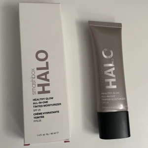 Smashbox - Endast swatchad, ej min färg 💗Perfekt till sommaren! Med spf