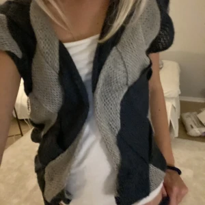 Kofta  - Söt kortärmad kofta💖