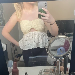 Topp - Snygg topp från Zara i väldigt bra skick💓strl S, köparen står för frakten💓