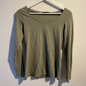 Urringad tröja - Urringad tunn tröja väldigt fin