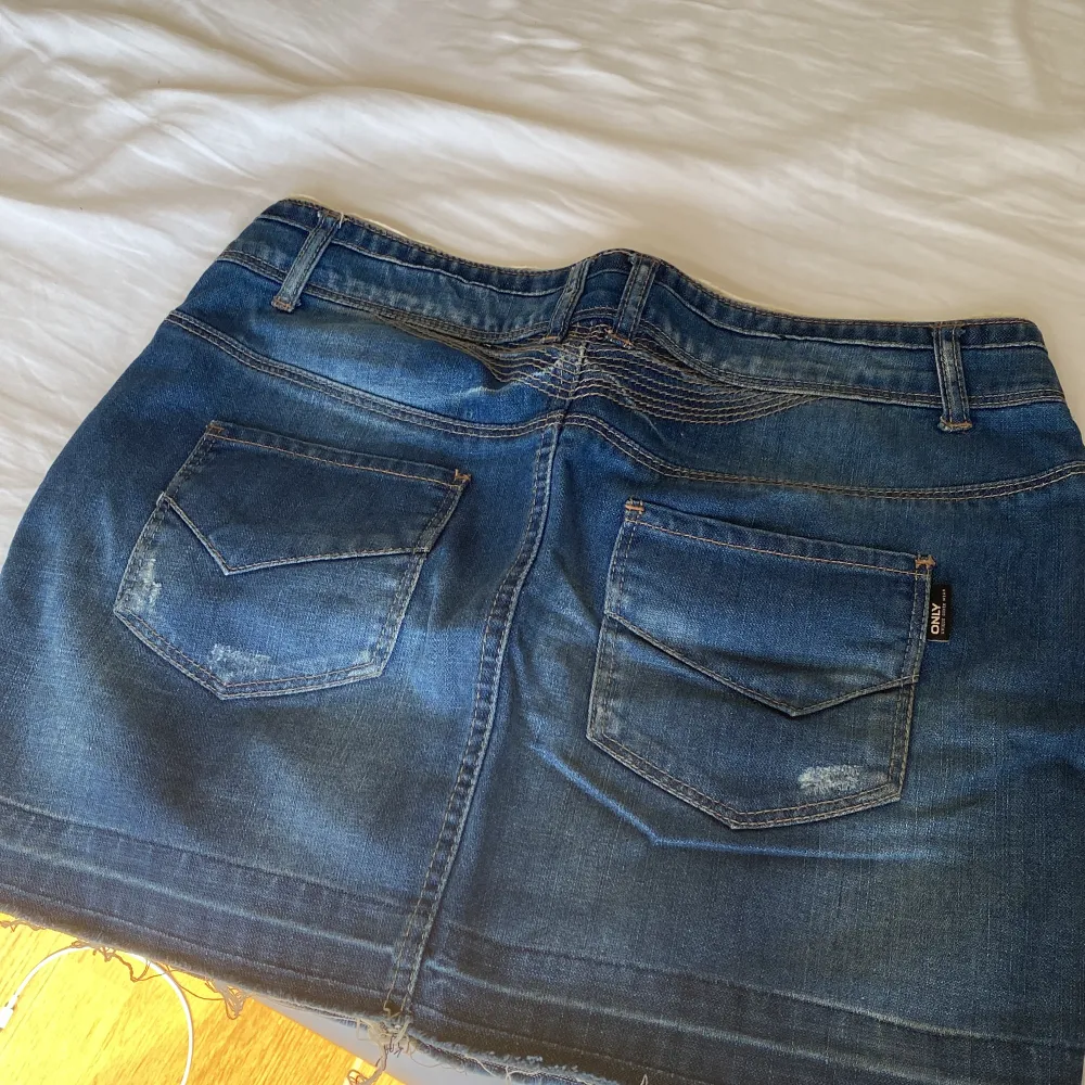 Jeans kjol från Only. Fint skick 💗. Kjolar.