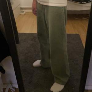 Gröna bootcut jeans från DRDENIM. Riktigt feta och sitter riktigt bra på mig som är 188, (på bilden va jag dock ungefär 183)