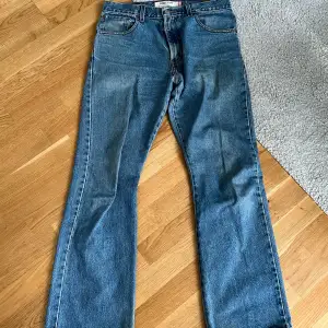 Jeans från Levis, model 517! Bootcut jeans, sitter perfekt :)