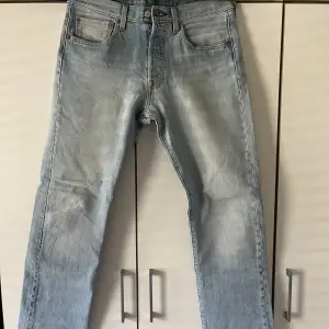Ljusblåa Levis jeans i bra skick, storlek W31L32