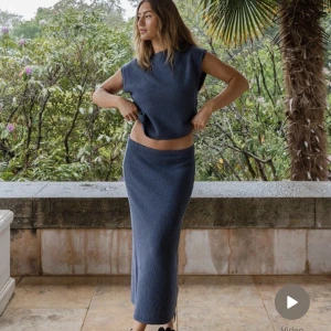 Set, Sanna Jörnvik x NA-KD - Har råkat beställa två upplagor av kjol och topp  i båda färgerna från Sanna Jörnviks kollektion tillsammans med NA-KD. Toppen är helt slut i båda färgerna och kommer inte in igen.  Säljes för högsta bud.  Topp: 349kr Kjol: 499kr