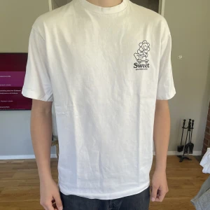 Sweet sktbs - Vit T-shirt i strl S. Bra skick