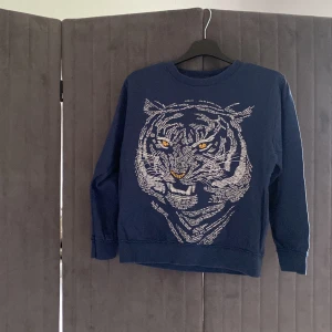 Hoddie - Blå Hoddie använd någon gång 