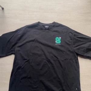 Sweet sktbs T-shirt - Väldigt fint skick, knappt använd. Väldigt oversize. Skate och streetwear T-shirt.