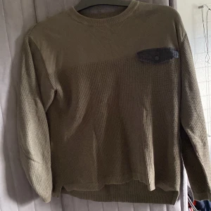 Tjocktröja - En lite tjockare tröja nästan aldrig använd väldig fin