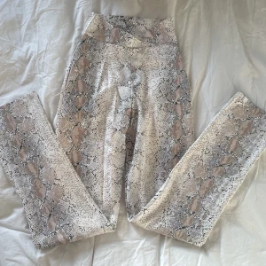 Fejkläderabyxor - Knappt använt