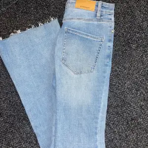 Bootcut jeans med slit från stradavius i storlek 34, fint skick🥰