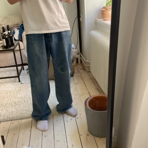 ZARA JEANS MÖRKBLÅA - Loosefit jeans från zara, bra skick