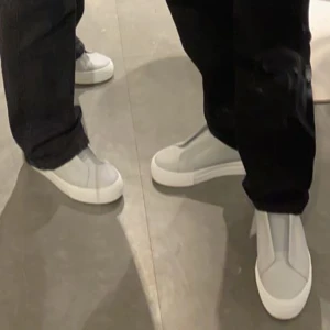 Arigato skor  - Skor från axelarigato, använt skick men funkar fortfarande fint.    Storlek 40.