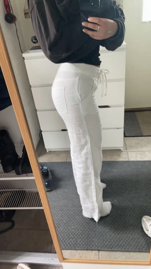 Vita linnebyxor  - Supersnygga och trendiga linnebyxor. Säljer pga det är för små för mig 