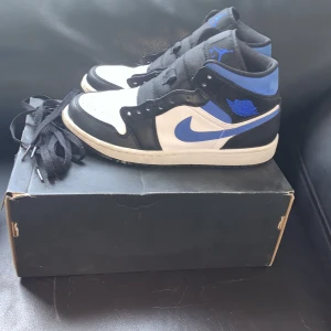 Jordans - Intresse koll. Om du vill ha mer bilder på skorna skriv till mig.