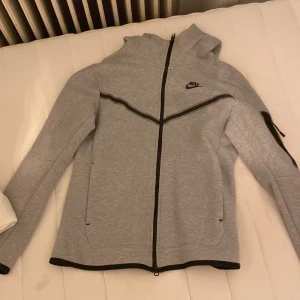 Nike tech - Vill inte ha den längre på grund av den passar inte min stil längre 