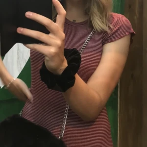 Klänning - Jättesöt kort klänning! Har klippt av alla lappar pga de kliade men tror den är xs/s och från abercrombie&fitch 😊