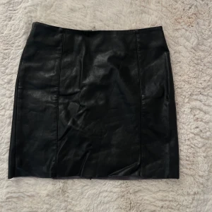 Skinn kjol  - Inte äkta 