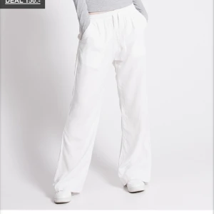 Linnebyxor  - Helt oanvända vita linnebyxor, lappen kvar! Säljes pga har andra Slutsålda på nätet 💘