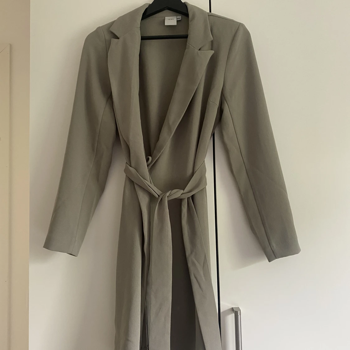 Olivgrön kavajklänning 