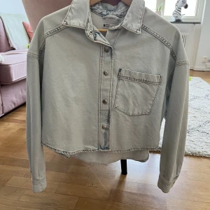 Jeansjacka (Gina tricot) - Storlek S, använd i gott skick