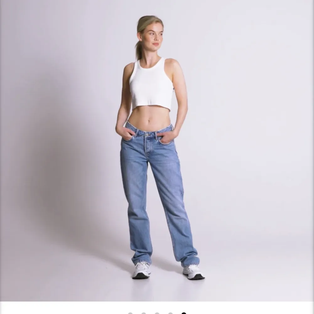 Säljer mina as snygga ”icon jeans ” för att dem inte passar längre💗, nypris 400kr skriv t mig för fler bilder💘. Jeans & Byxor.
