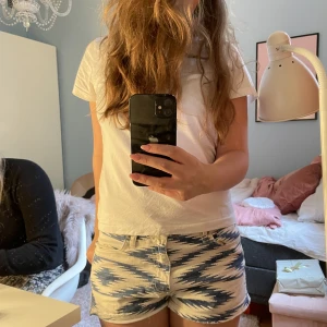 Ralph Lauren shorts - Säljer mina unika Ralph lauren shorts, köpta förra sommaren för ca 500 säljer billigt💘💘 Passar för mig som är en S men är i storlek 29!