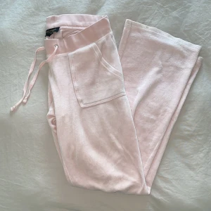 Juicy Couture - Baby rosa juicy couture byxor, säljer då de inte kommer till användning 