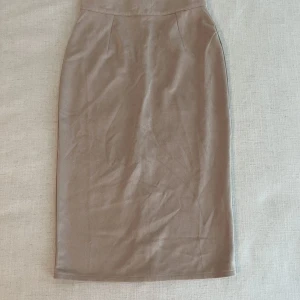 Midikjol sammet - Nyskick 