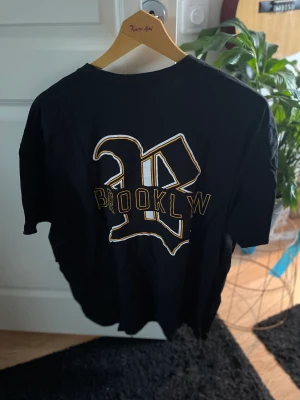 T-shirt  - Oversized T-shirt från bohoo köpt för 230 mitt pris 70kr. Storlek M skick 10/10