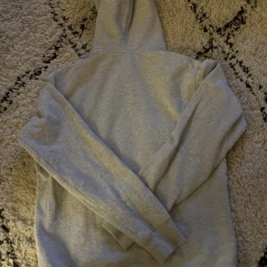 Asket tröja - En asket hoodie, storlek small och mycket bra skick, 9/10, 100% bomull och väldigt skön. Säljer för 500 och nypris är 1200 