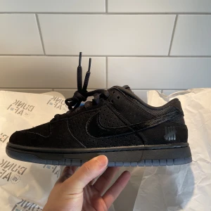 Nike Dunk Low SP Undefeated 5 On It Back - -Condition Ds -Size Us 8 -Bin 2899 -Kvitto finns