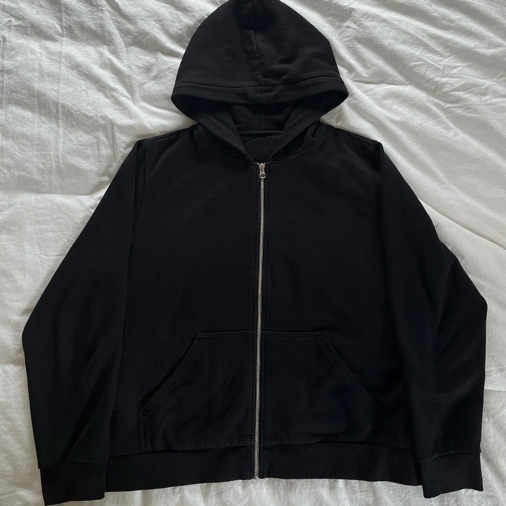 Unbranded Hoodie | size: medium (im 175cm for reference) | nice cropped boxy fit | msg me for measurements. Hoodies.
