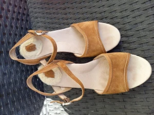 sandaler 39 / 24.5  - testade innomhus 