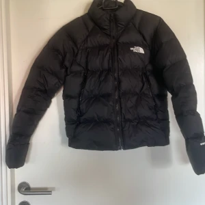 Tnf puffer bra skick, använd - Passar som cropped på mig som är 160 lång.
