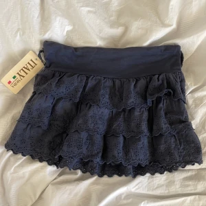 Miniskirt  - Säljer denna super söta marinblåa miniskirten med inbyggda shorts. Skriv för fler bilder, pris kan diskuteras❤️❤️