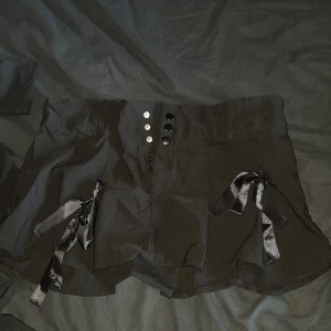 Kortkort kjol  - Knappar dragkedja stretch